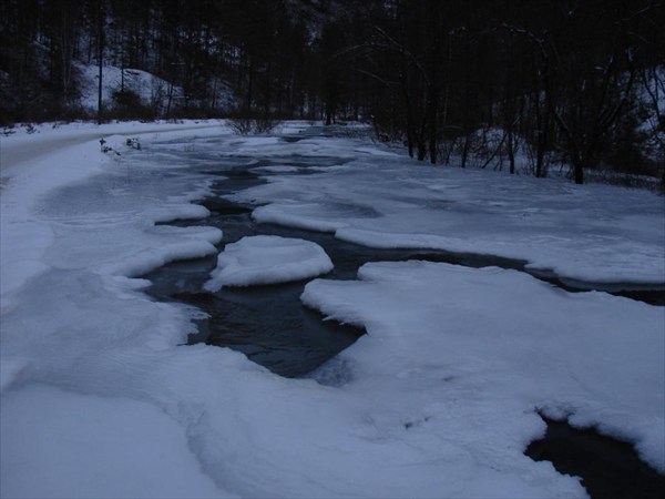 Река и дорога